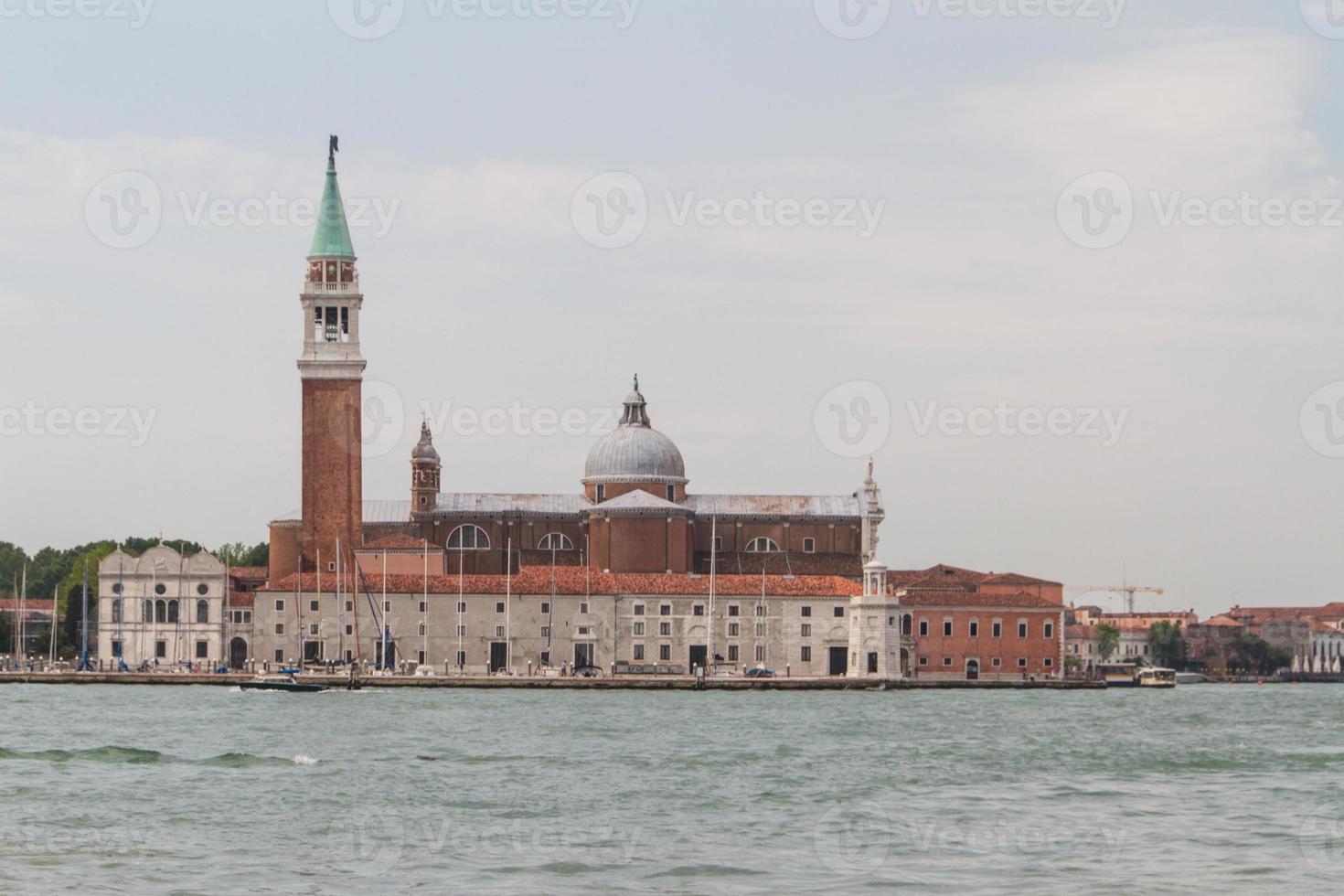 vista da ilha de san giorgio, veneza, itália foto