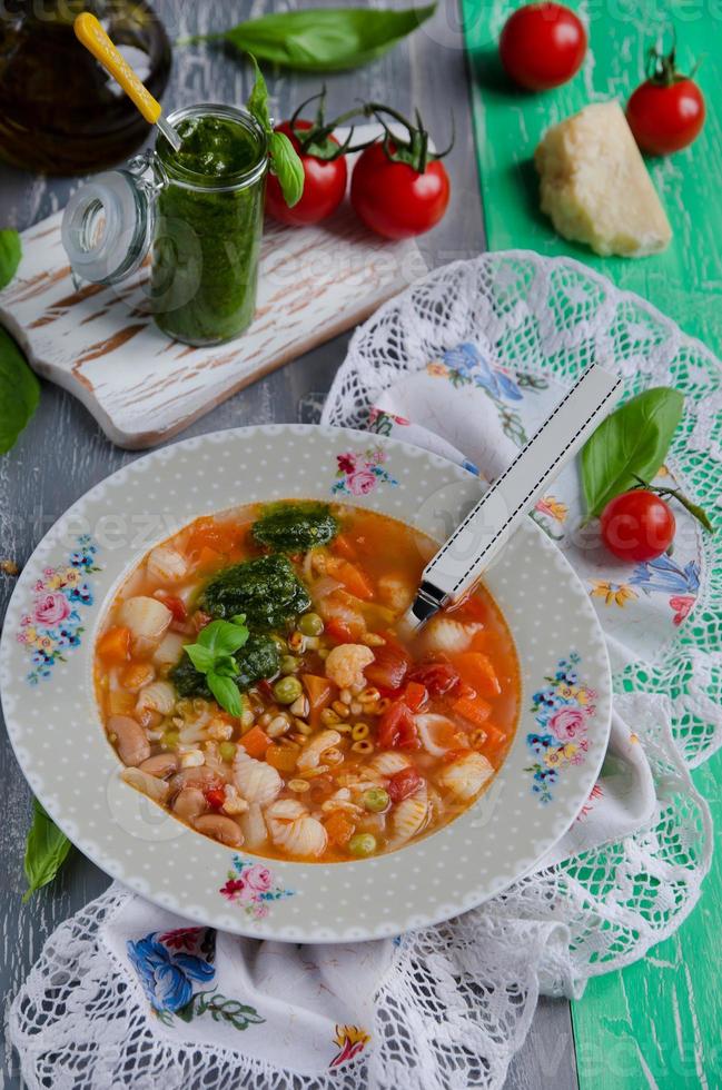 minestrone de sopa italiana tradicional foto