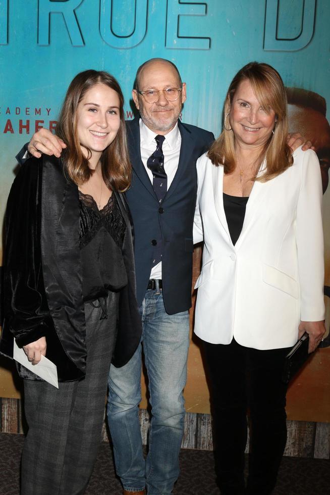 los angeles, 10 de janeiro - daniel sackheim, family at the true detetive season 3 premiere screening at directors guild of america em 10 de janeiro de 2019 em los angeles, ca foto