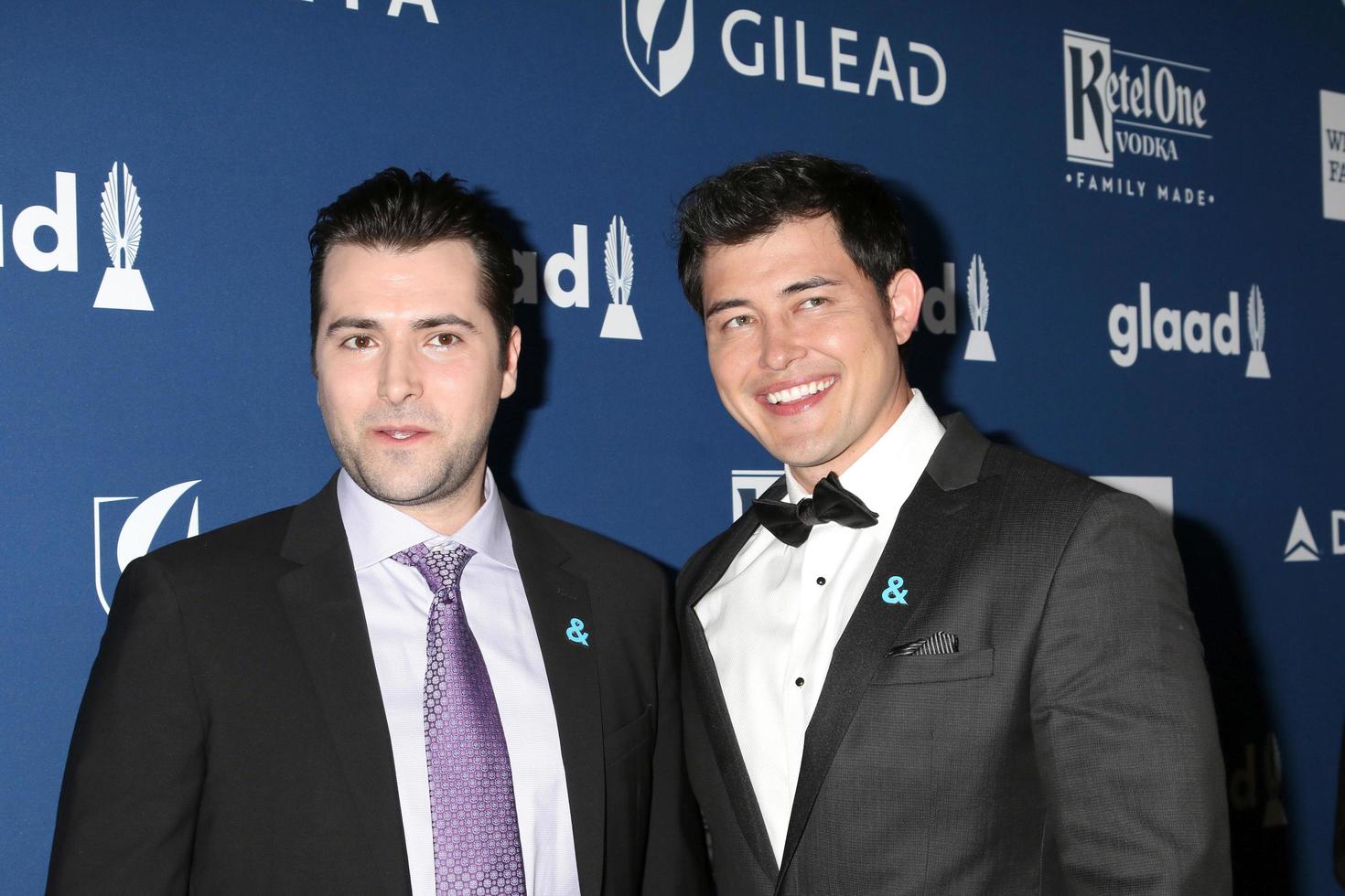 los angeles, 12 de abril - freddie smith, christopher sean no glaad media awards los angeles no beverly hilton hotel em 12 de abril de 2018 em beverly hills, ca foto