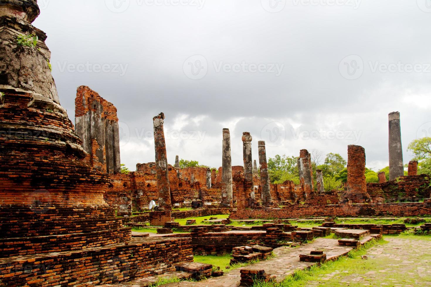 pagode no templo de wat chaiwattanaram, ayutthaya, tailândia foto