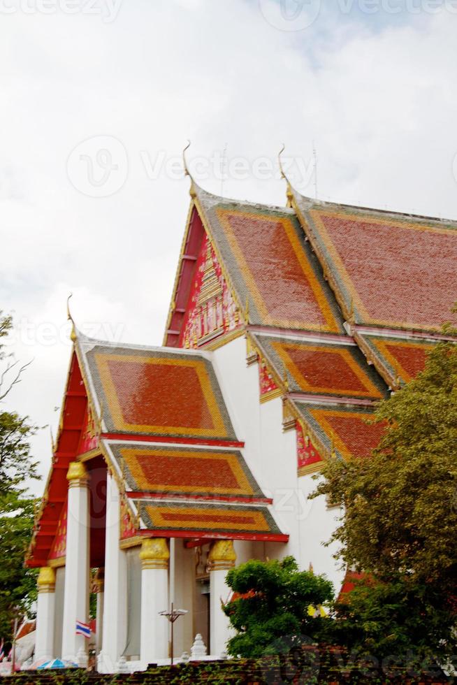 palácio do rei wat mongkolpraphitara em ayutthaya, tailândia foto