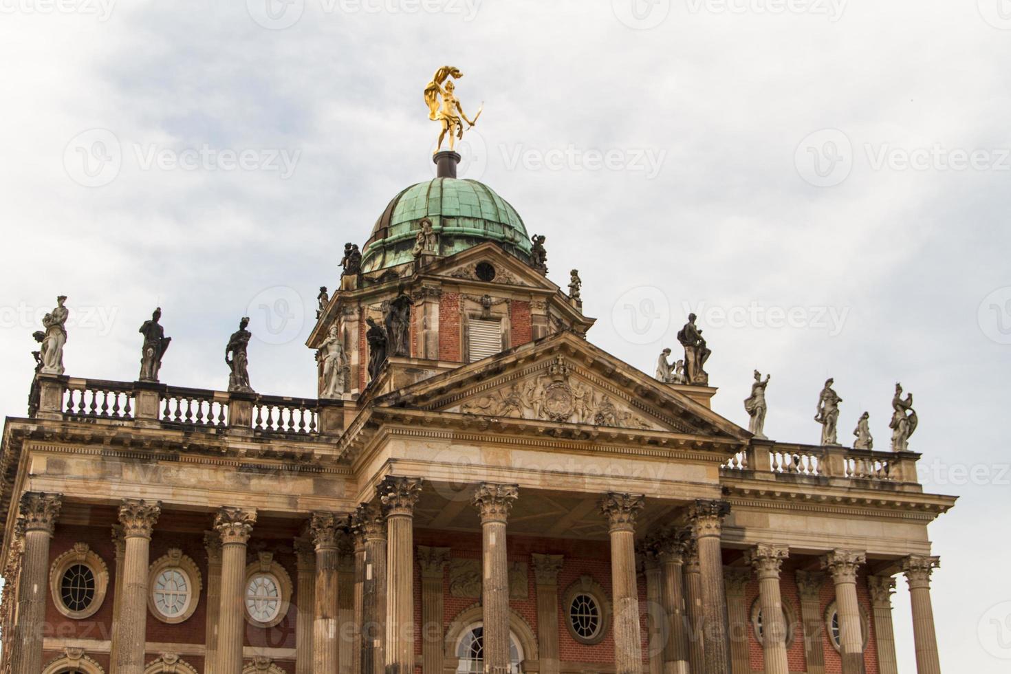 um dos edifícios universitários de potsdam foto