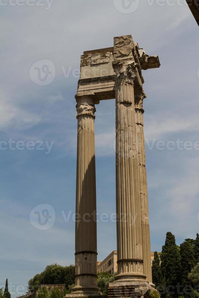 ruínas do teatro di marcello, roma - itália foto