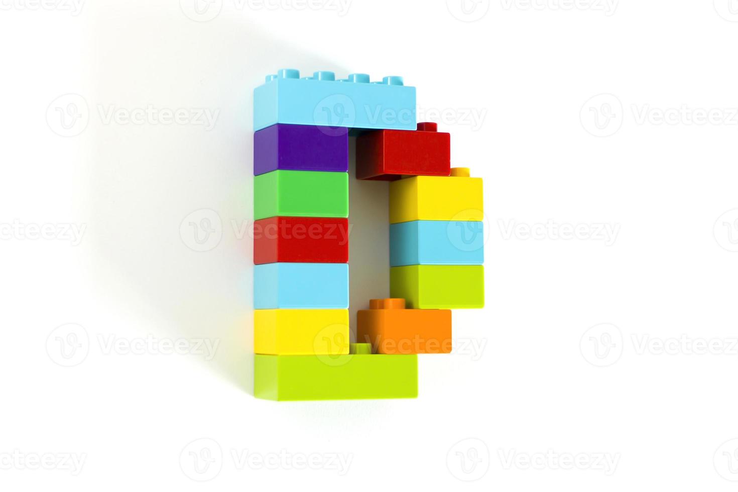 letra de tijolo de brinquedo colorido d foto