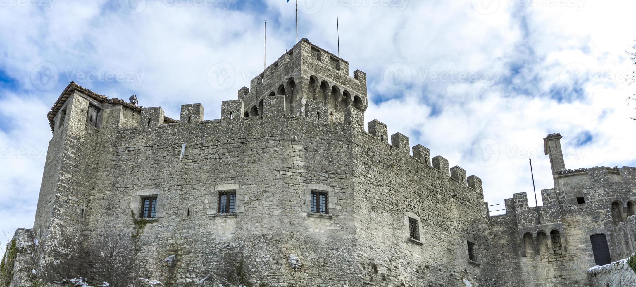 fortaleza de cesta no monte titano, san marino foto