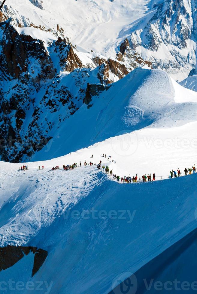 pessoas indo para Vallee Blanche, Alpes franceses foto