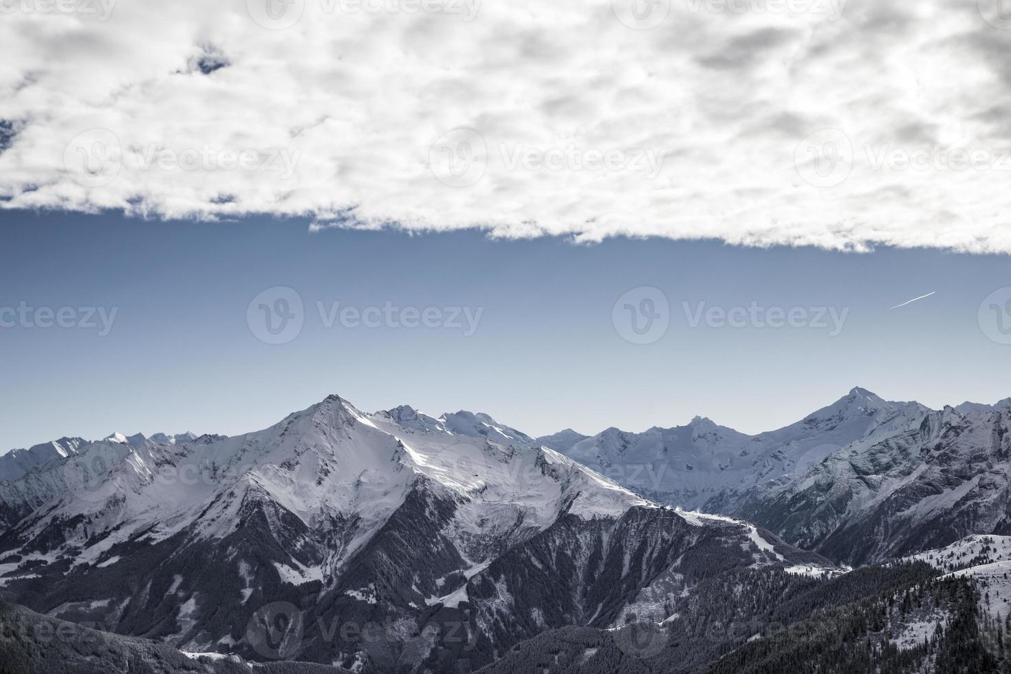 wolkige alpen foto