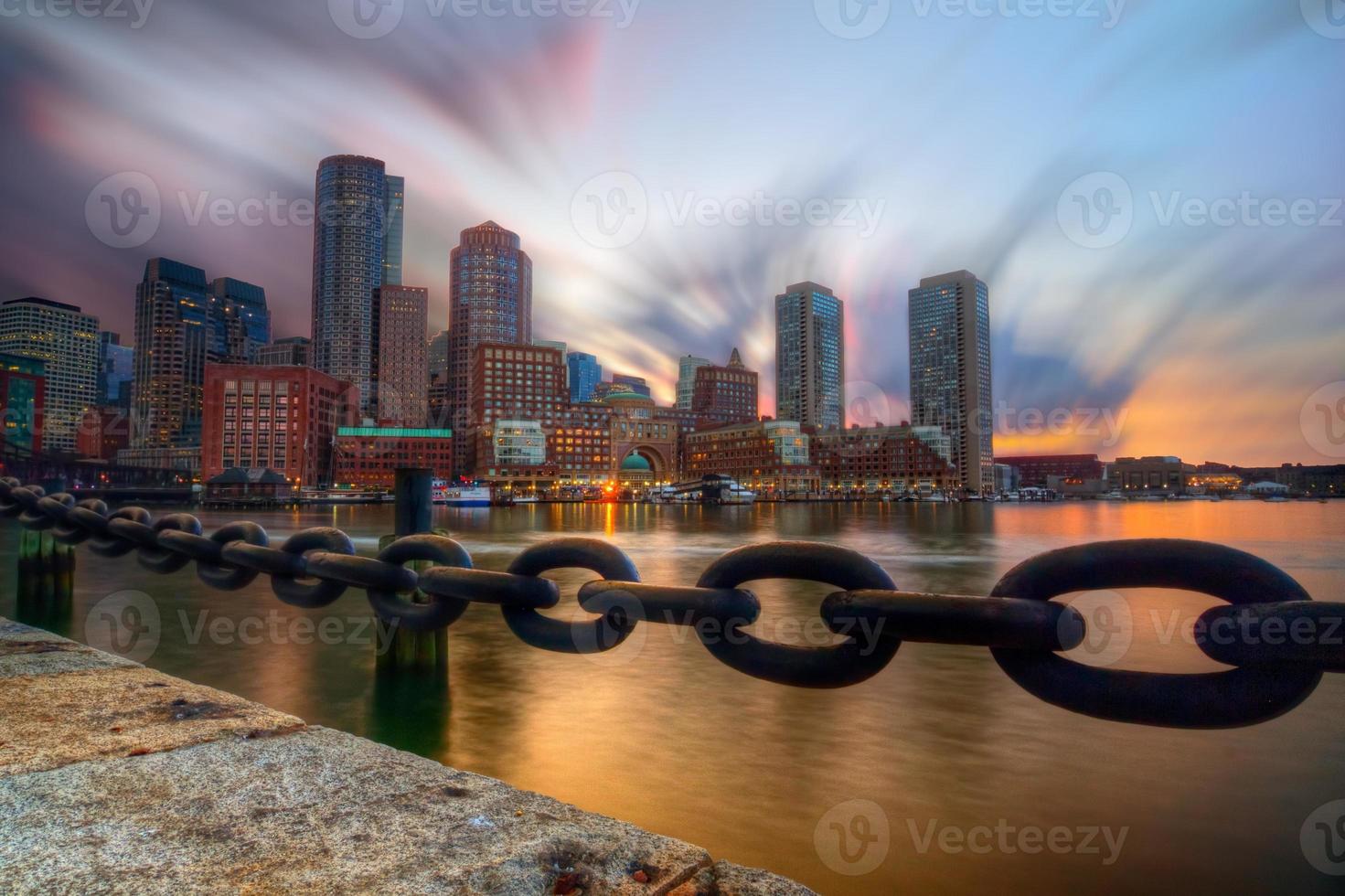 pôr do sol sobre boston foto