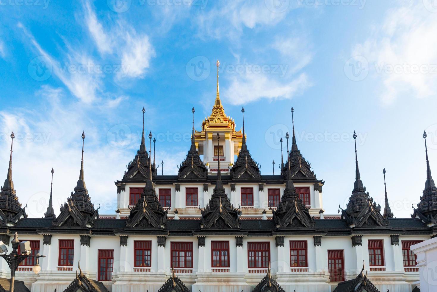 lohaprasada, templo de ratchanuda, bangkok, tailândia foto