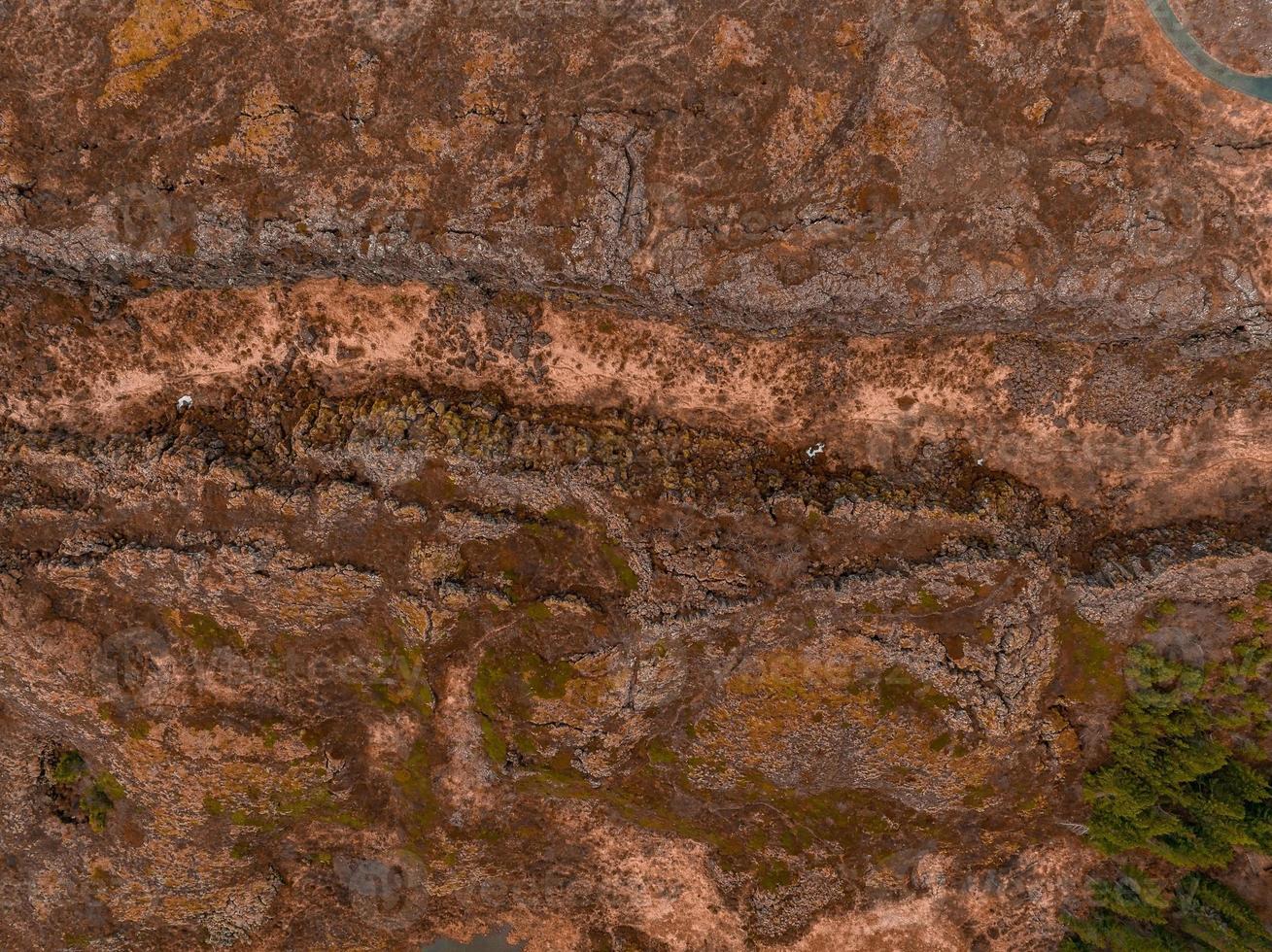 a placa tectônica bem visível no parque nacional thingvellir na islândia. foto