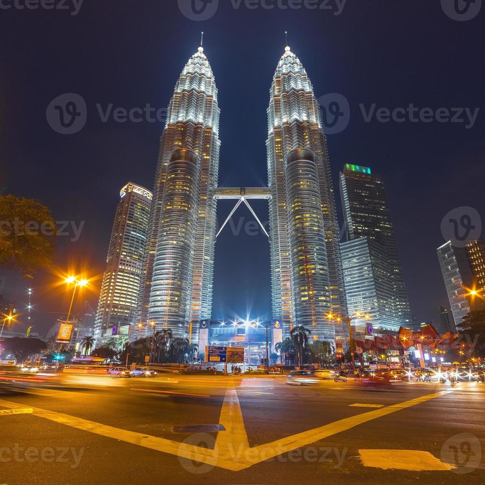torres gêmeas petronas em kuala lumpur, malásia foto