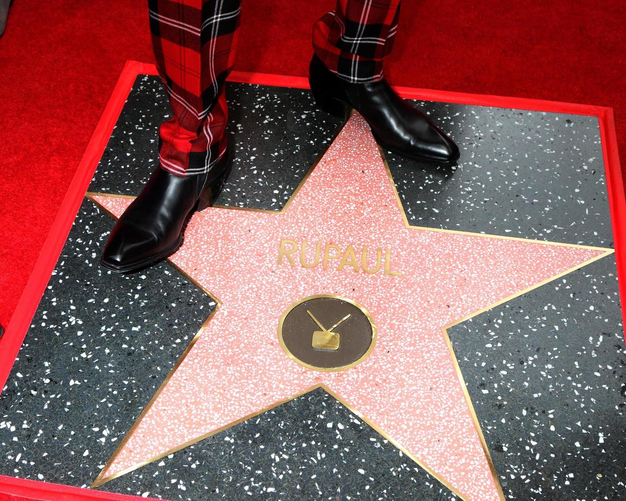 16 de março de los angeles - pés de rupaul, estrela de rupaul wof na cerimônia da estrela de rupaul na calçada da fama de hollywood em 16 de março de 2018 em los angeles, ca foto