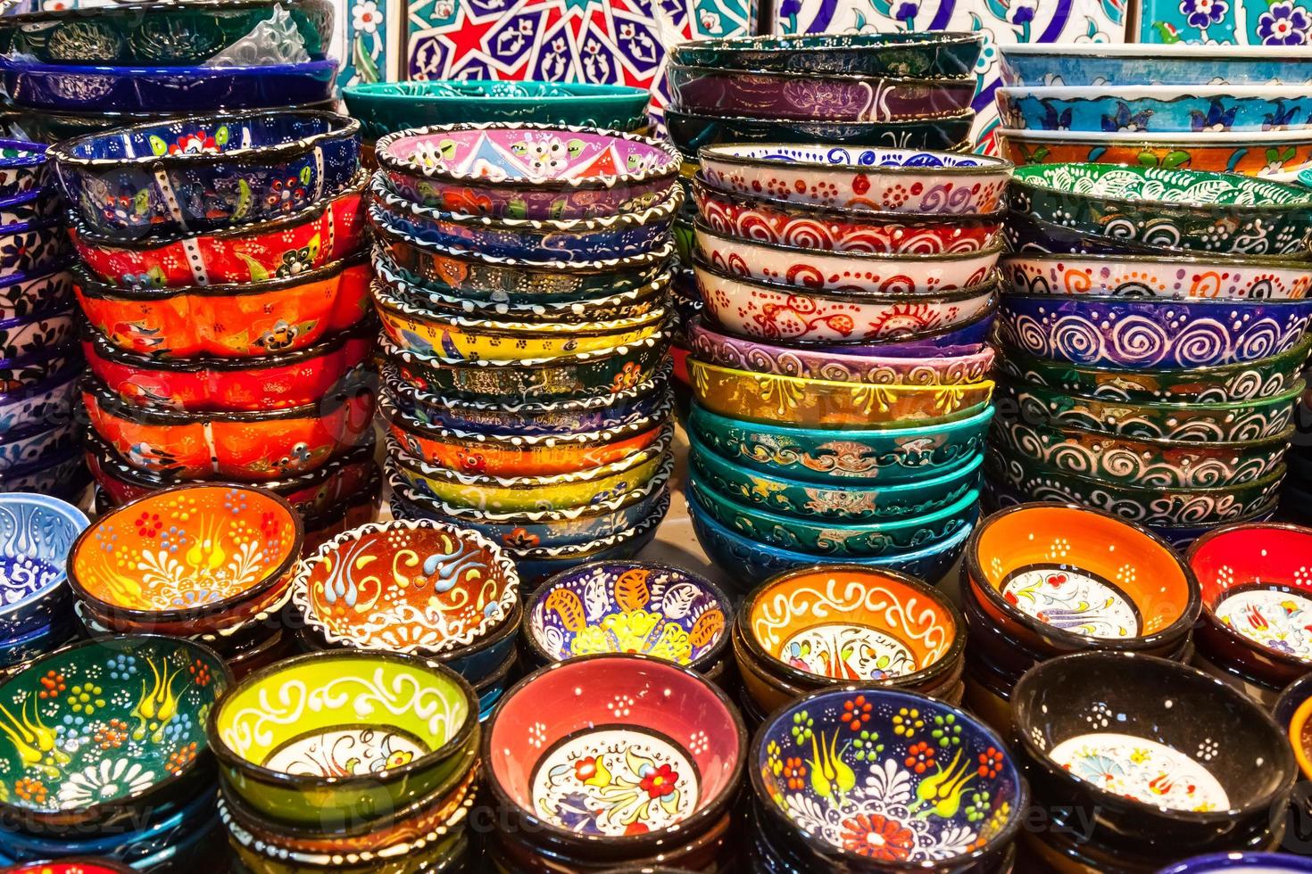 cerâmica turca clássica no mercado foto