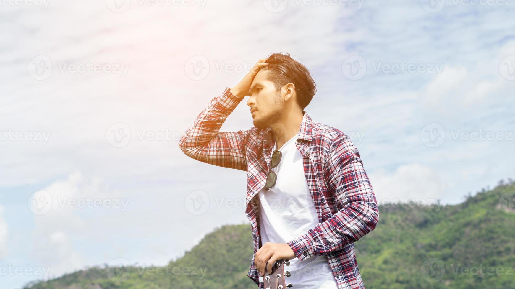 retrato de um homem maduro sorrindo para a câmera foto