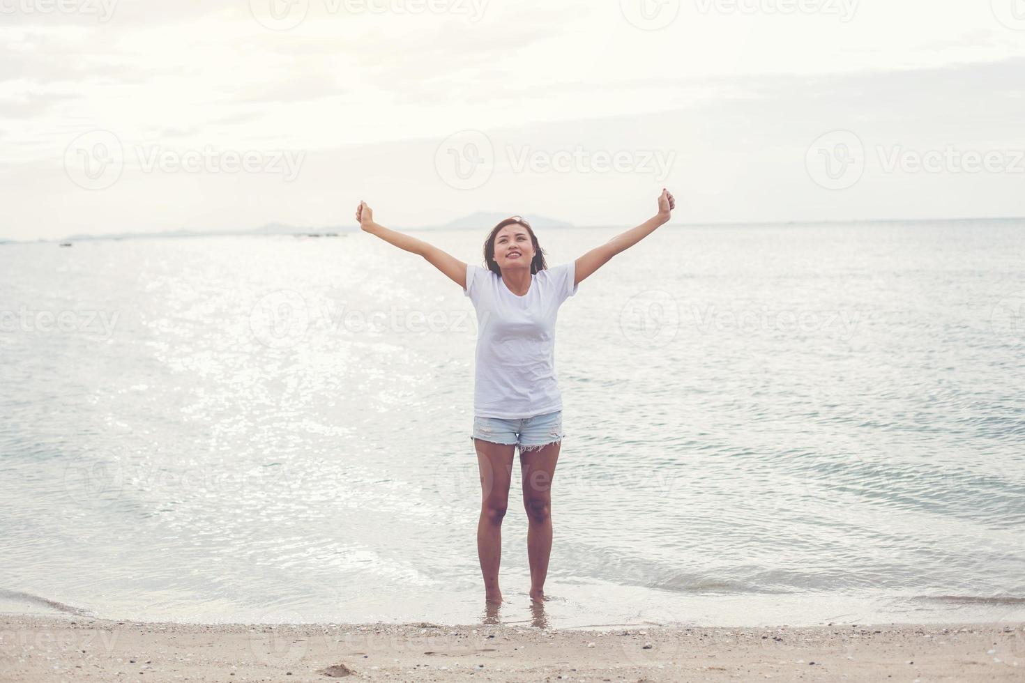 mulher na praia foto