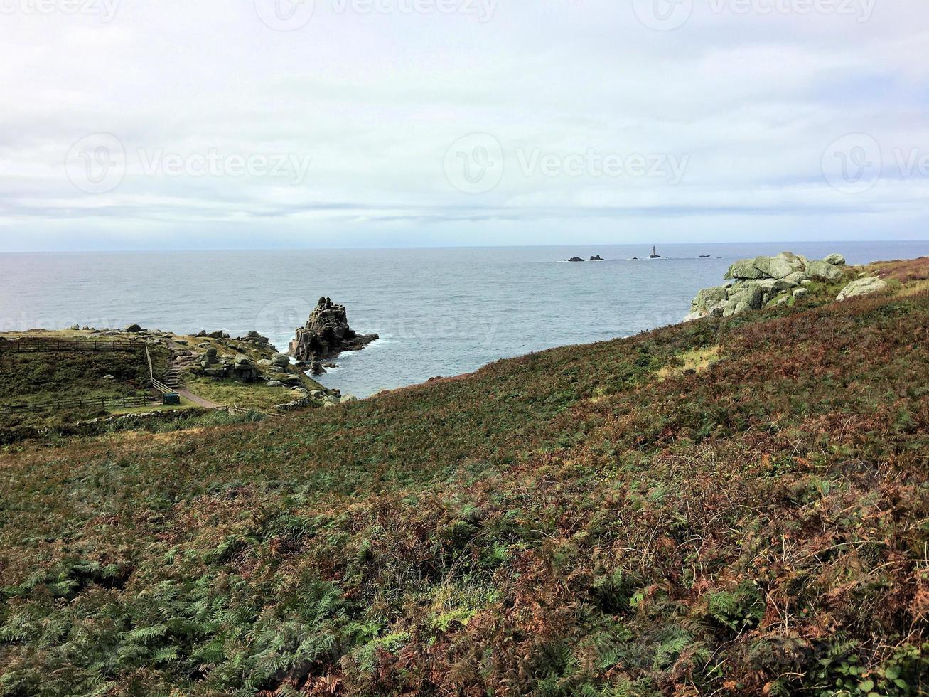 uma vista da costa da Cornualha no Lands End foto