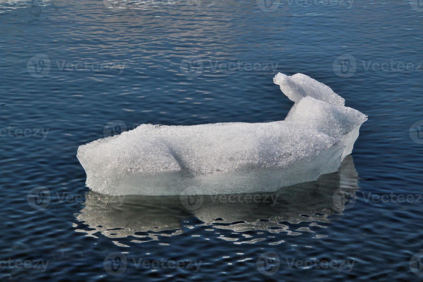 a lagoa glaciar jokulsarlon na islândia foto