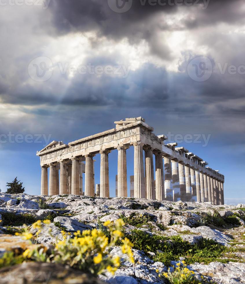 Acrópole com o templo de Partenon em Atenas, Grécia foto