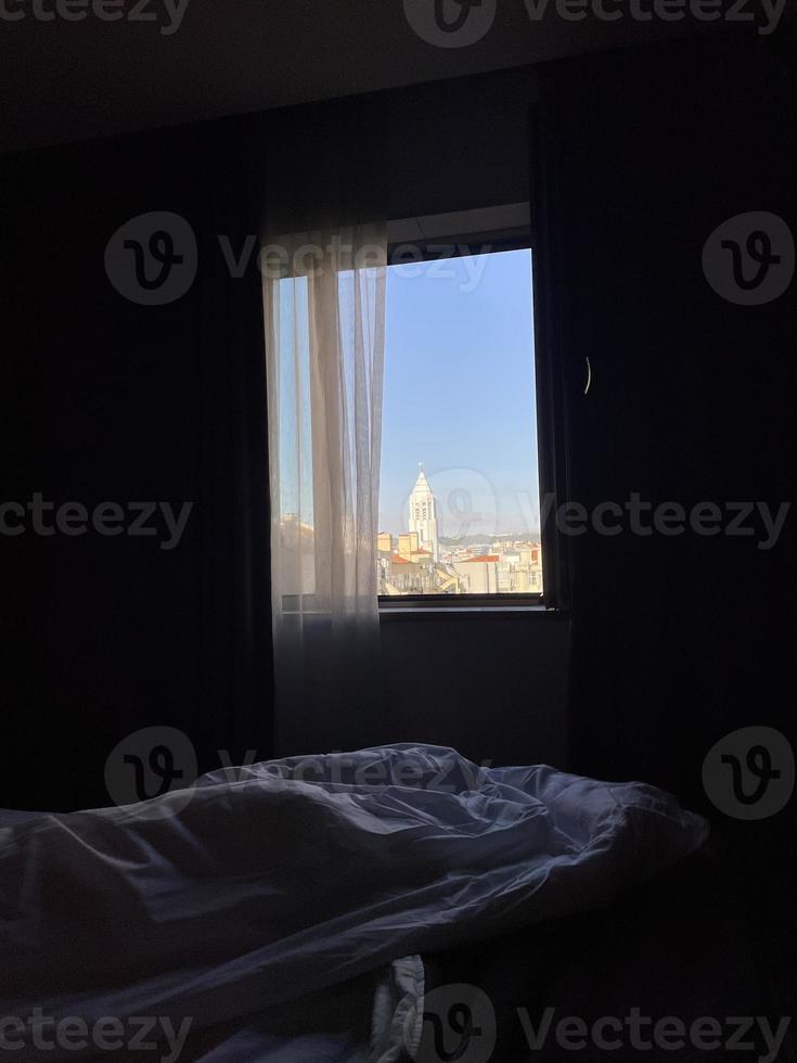 quarto com vista para a cidade de lisboa foto