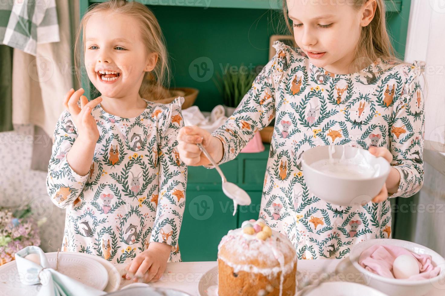 páscoa bolo em família almoço em casa foto