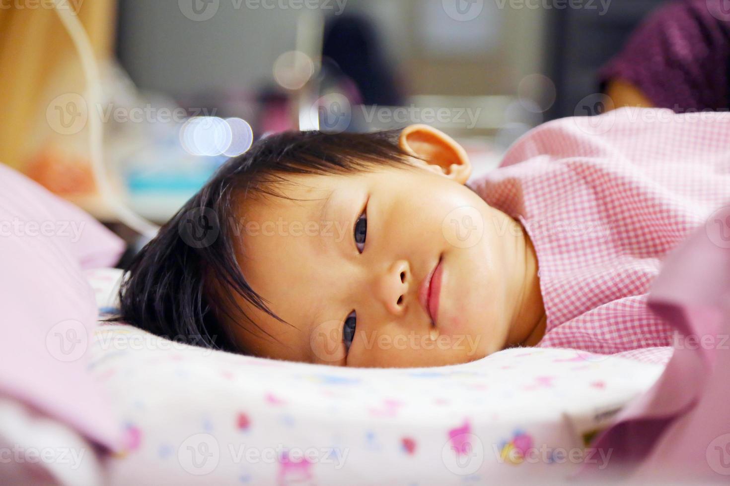 doença do bebê asiático e admitir no hospital. foto