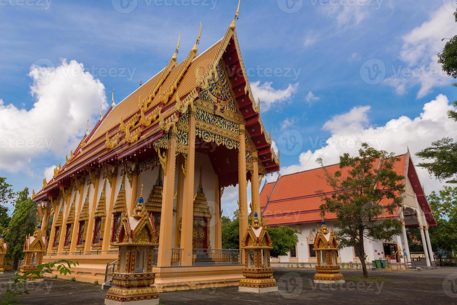 Wat Phra Thong Temple em Phuket, Tailândia foto