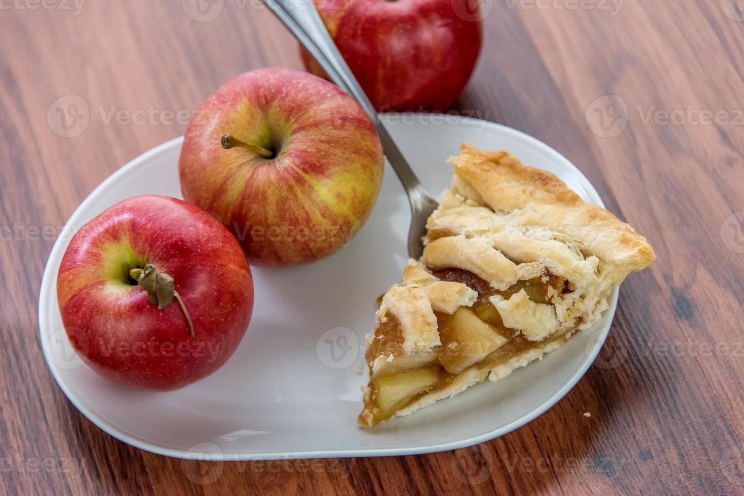 torta de maçã fatiada assada fresca foto