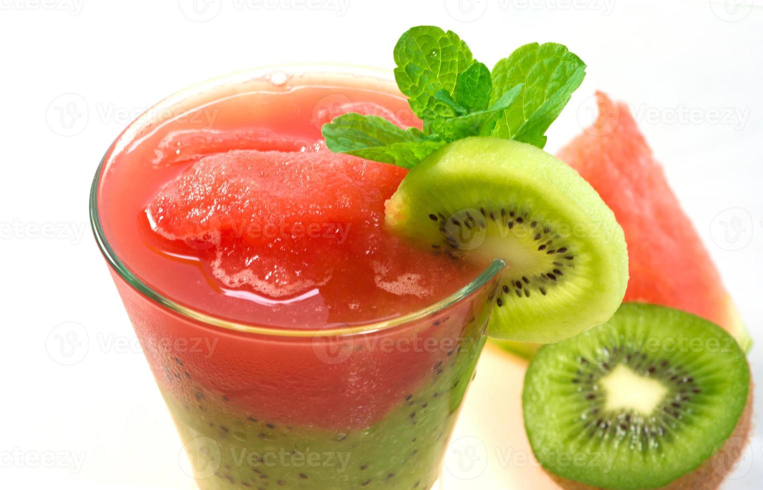 smoothie de verão melancia e kiwi foto
