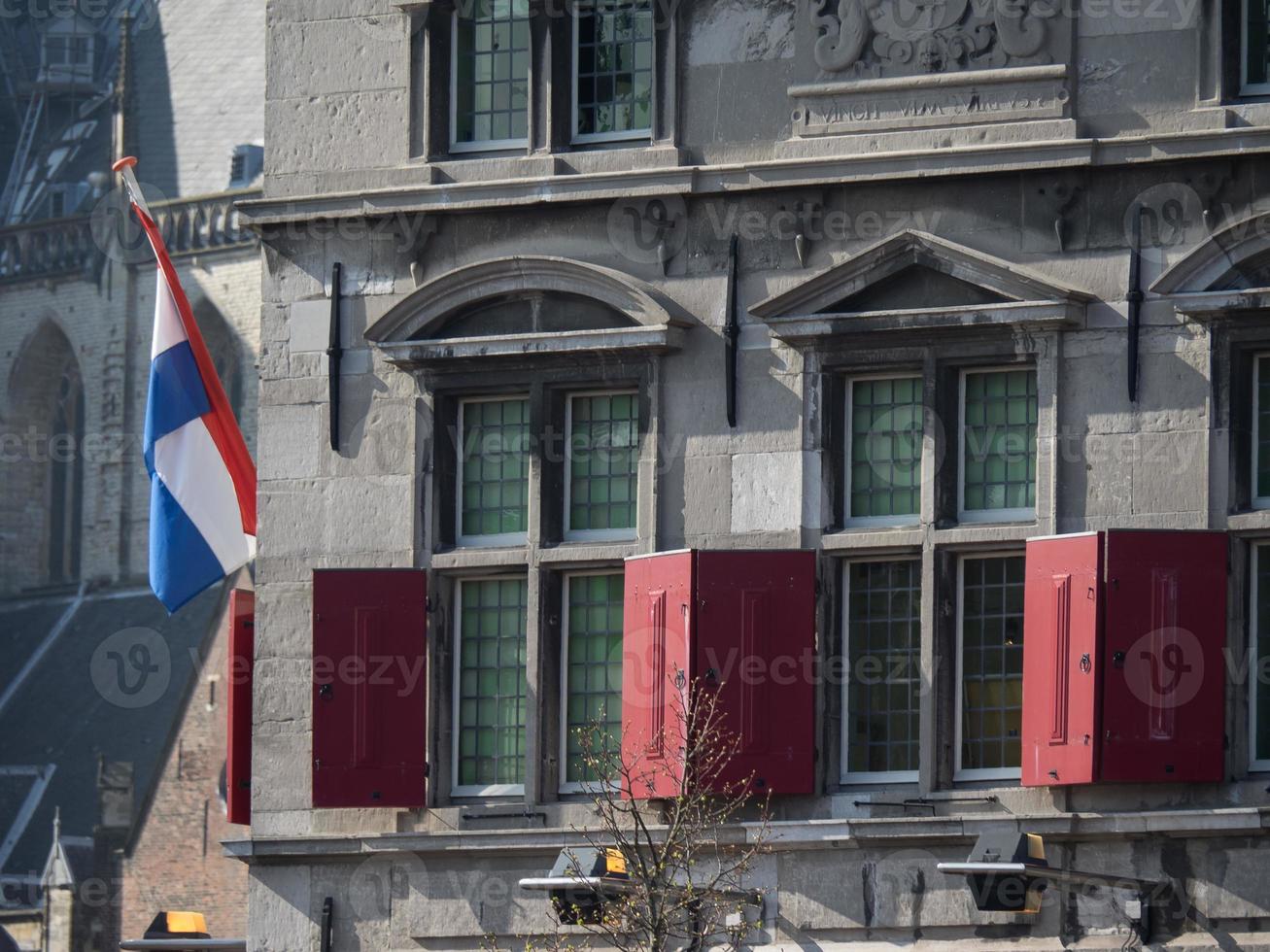 a cidade de haarlem na holanda foto