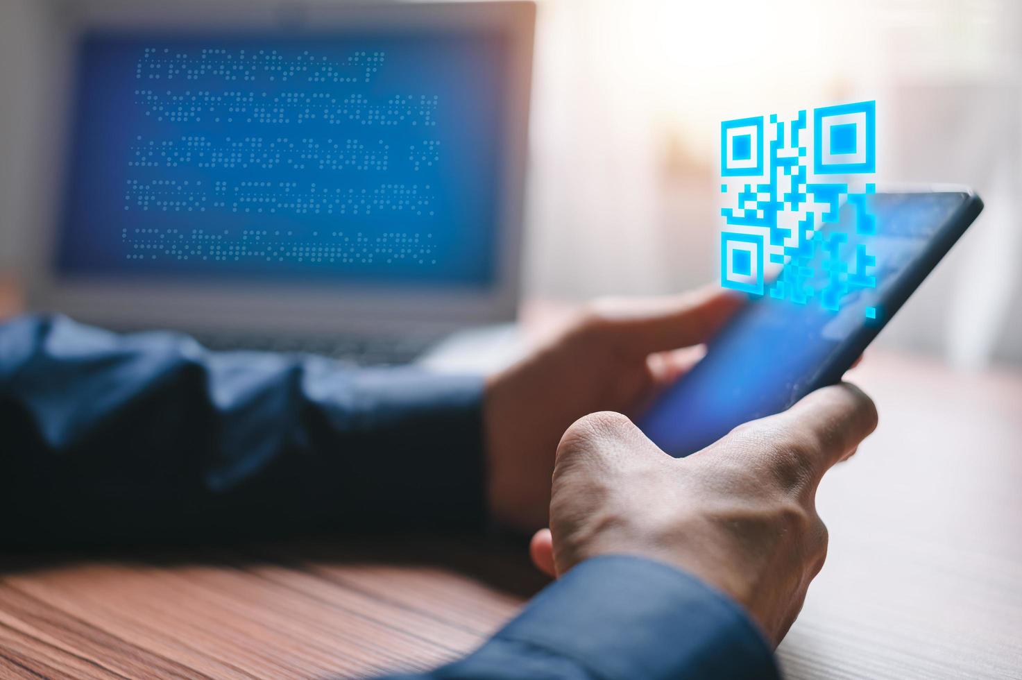 digitalizar o código qr para pagar, receber dinheiro, fazer login, conectar-se ao sistema, pagamento, compras on-line, conceito de tecnologia sem dinheiro, pagamento digital aceito sem dinheiro foto