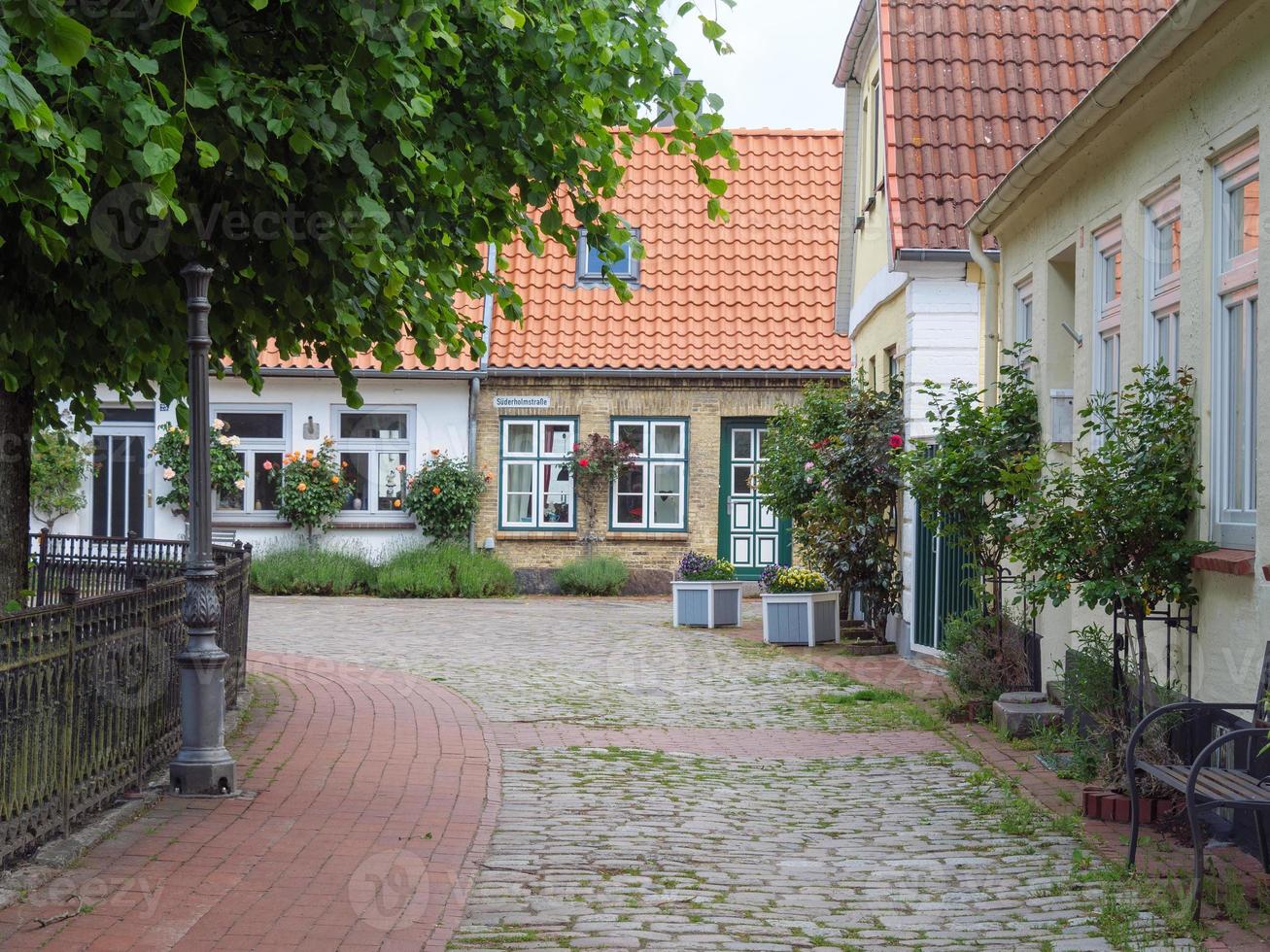 cidade de schleswig com a vila de azinheira foto
