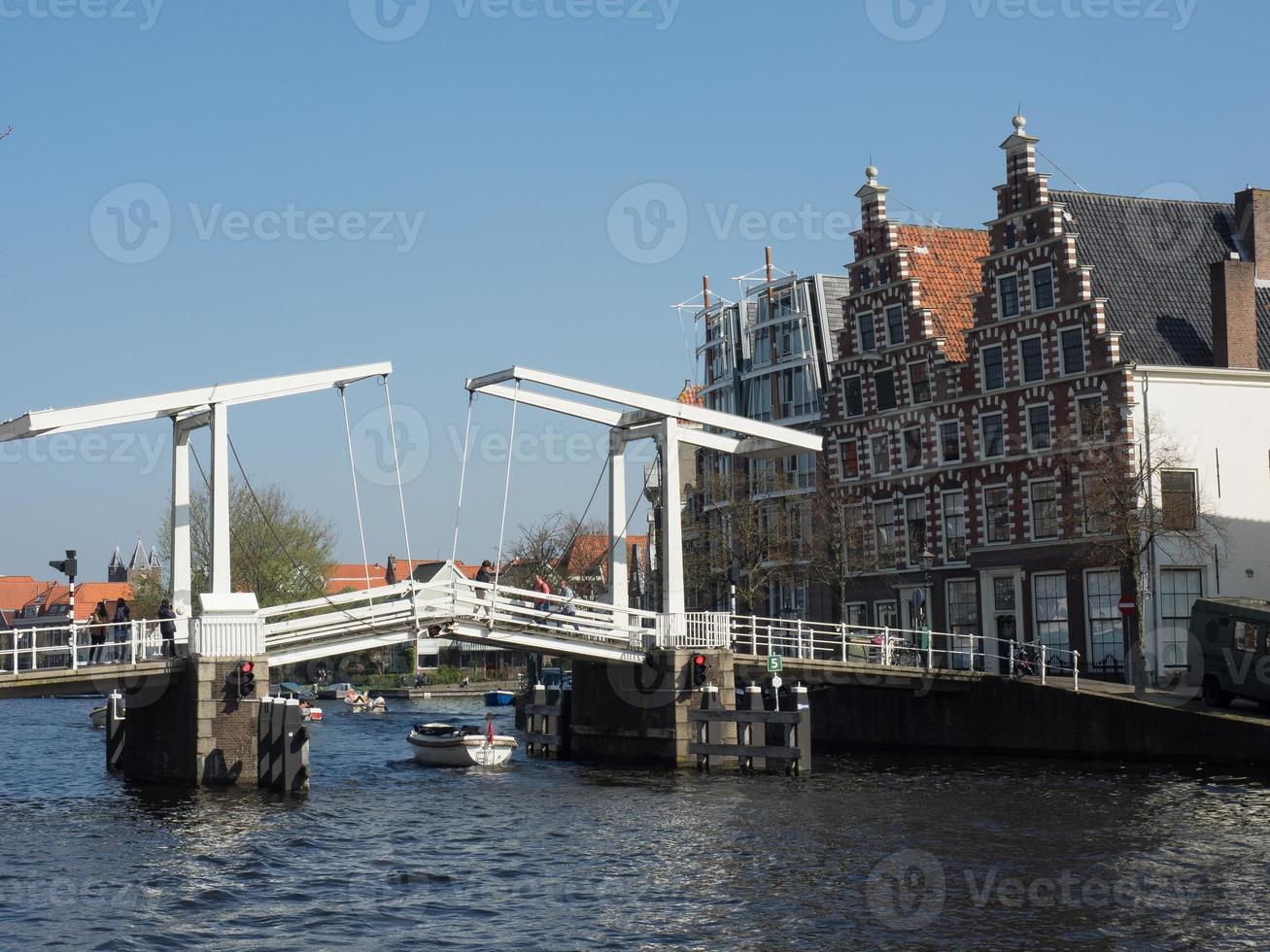 a cidade holandesa de haarlem foto