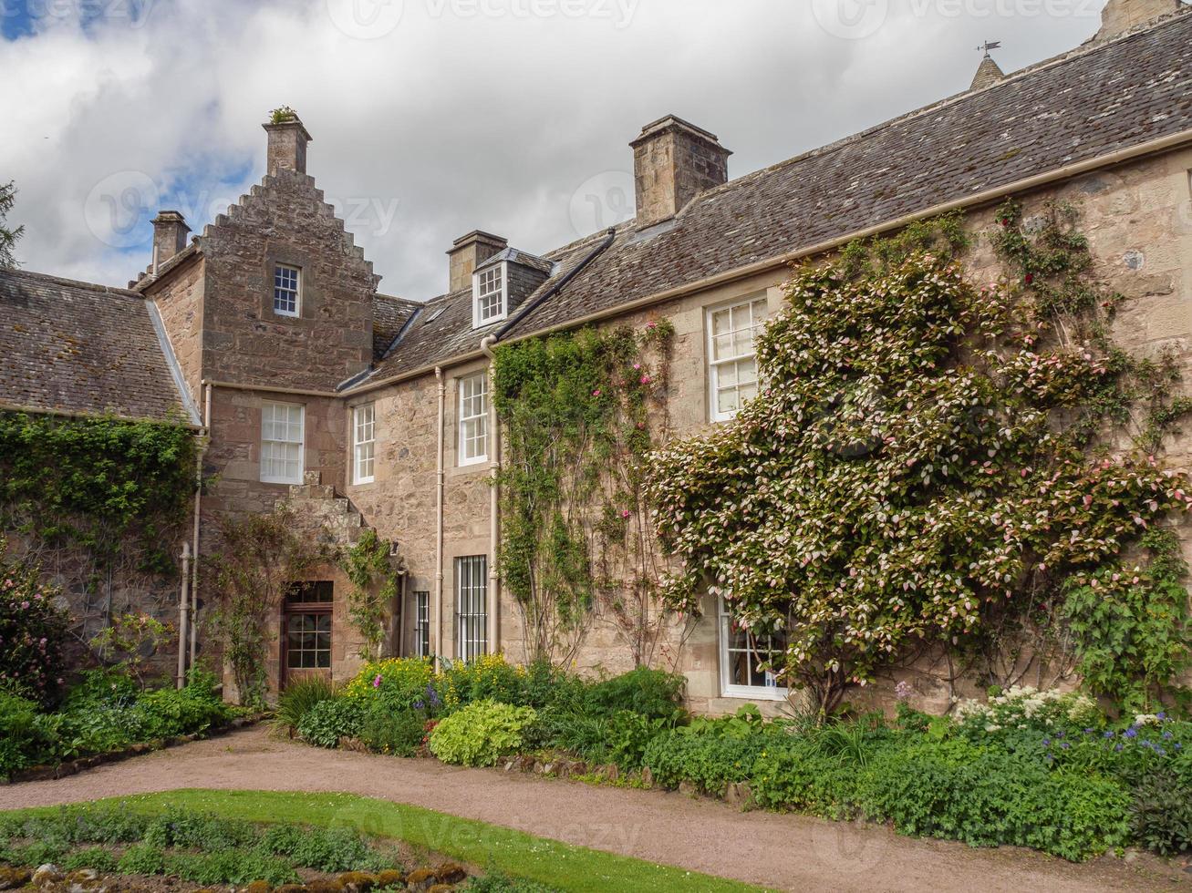 a cidade de inverness e as terras altas da Escócia foto