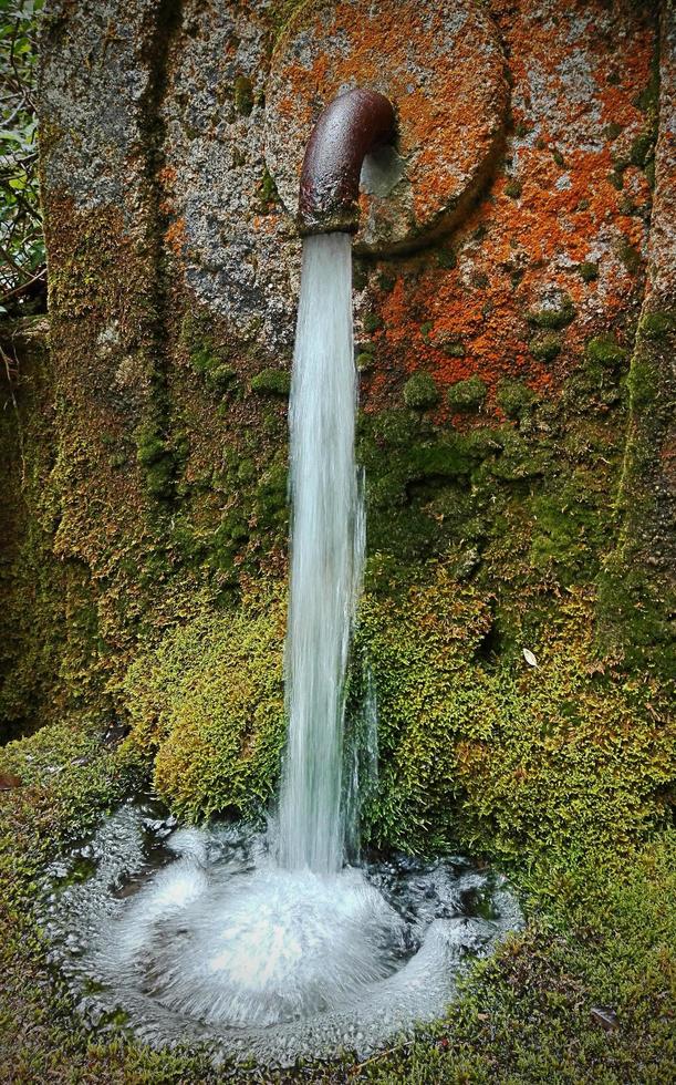 fonte, jato, gotas de água, água limpa, água foto