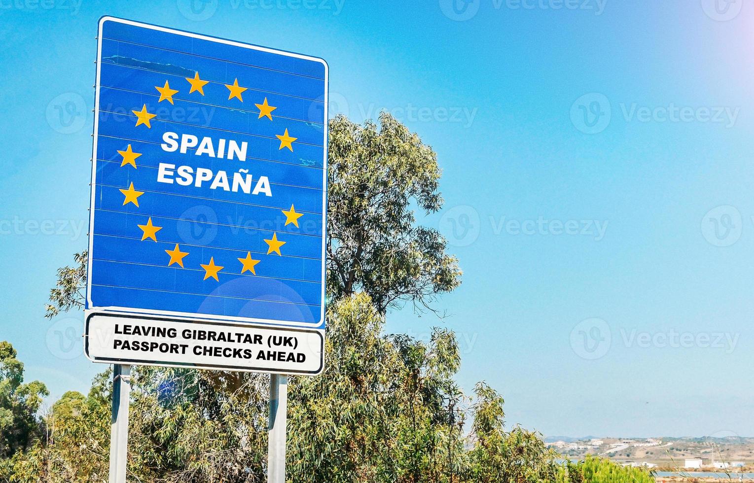 fronteira contenciosa dura do território britânico de gibraltar para a espanha foto