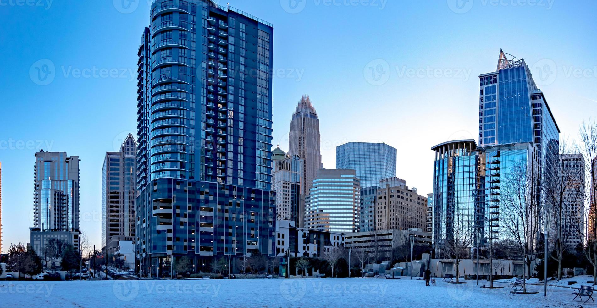 horizonte da cidade de charlotte carolina do norte após tempestade invernal foto