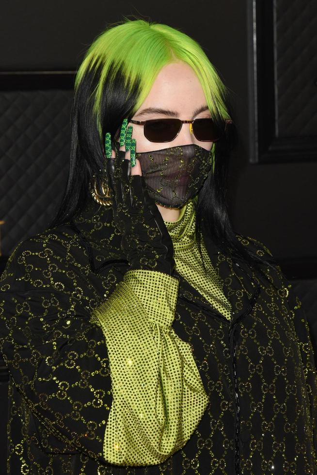 26 de janeiro de los angeles - billie eilish no 62º prêmio grammy no centro de grampos em 26 de janeiro de 2020 em los angeles, ca foto