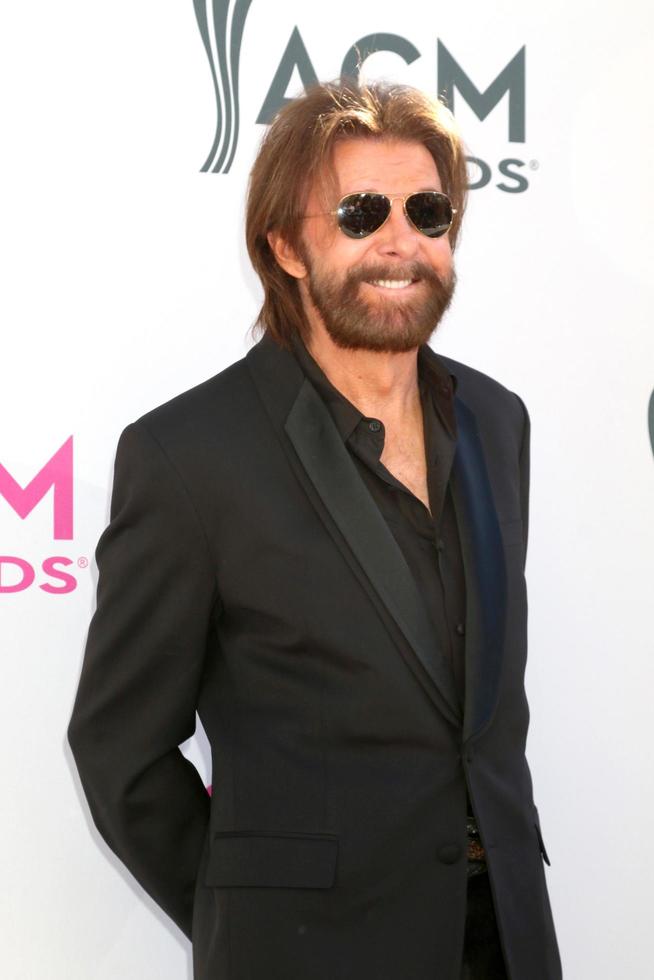 las vegas 2 de abril - ronnie dunn no academy of country music awards 2017 na t mobile arena em 2 de abril de 2017 em las vegas, nv foto