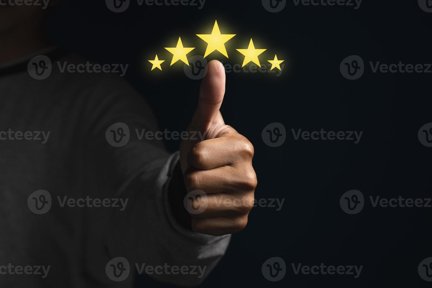 polegar do cliente se levanta com ilustração amarela triagem virtual de 5 estrelas foto