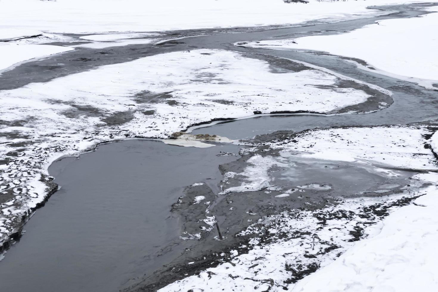 rio congelado, lugares descongelados, bela paisagem foto