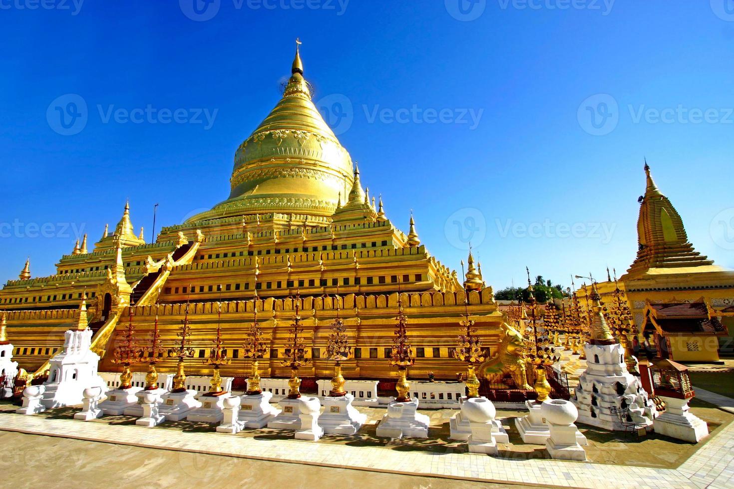 pagode shwezigon paya, bagan, myanmar (Birmânia). foto