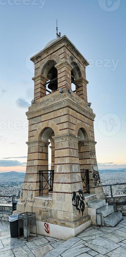 igreja de são jorge na colina lycabettus em atenas, grécia foto