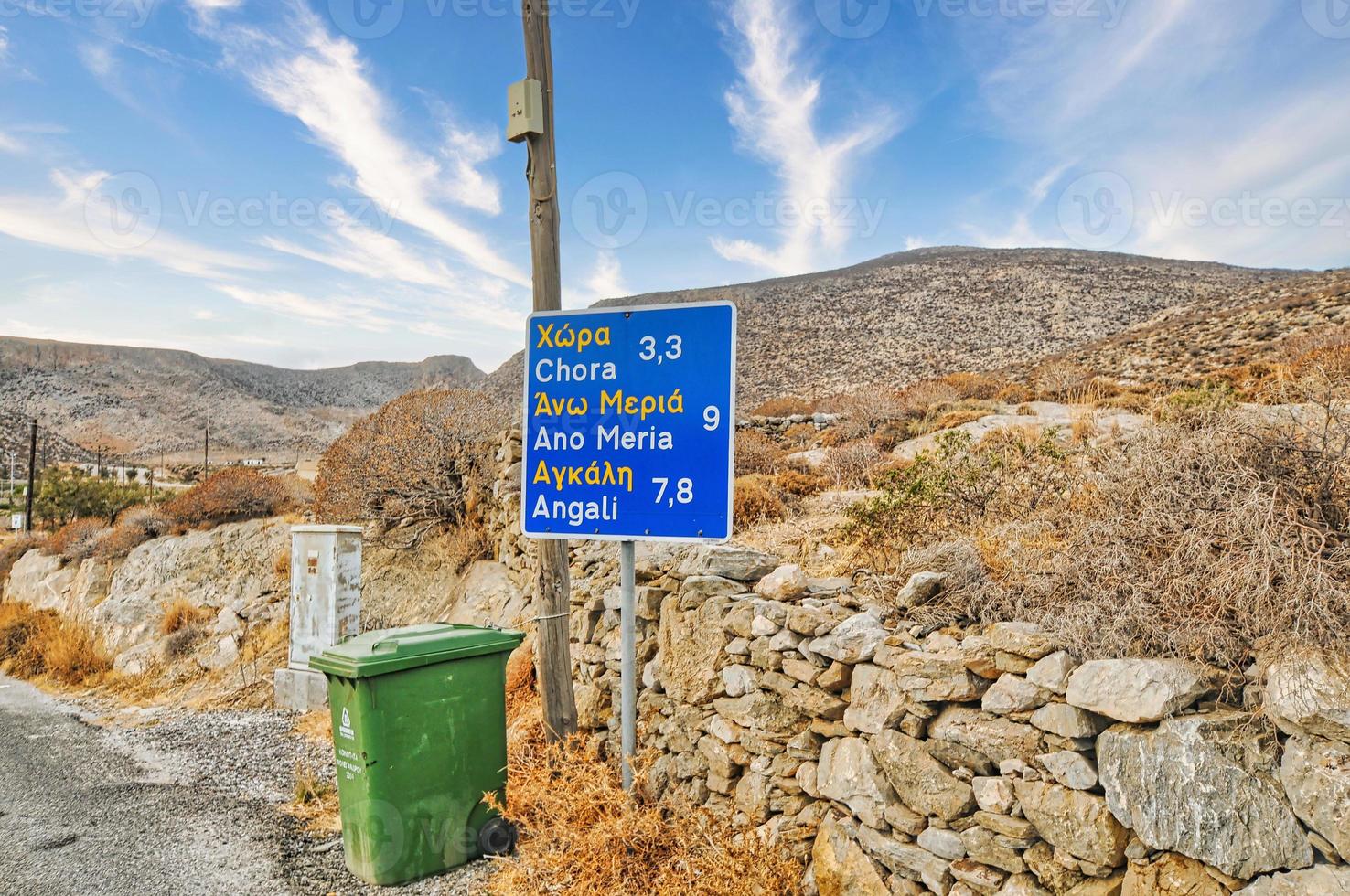 rótulos na ilha de folegandros grécia foto