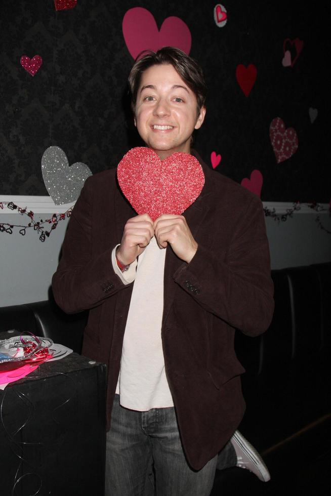 los angeles, 17 de dezembro - bradford anderson no set durante a produção do filme cupido e eros no bar good nite em 17 de dezembro de 2010 em no hollywood, ca foto