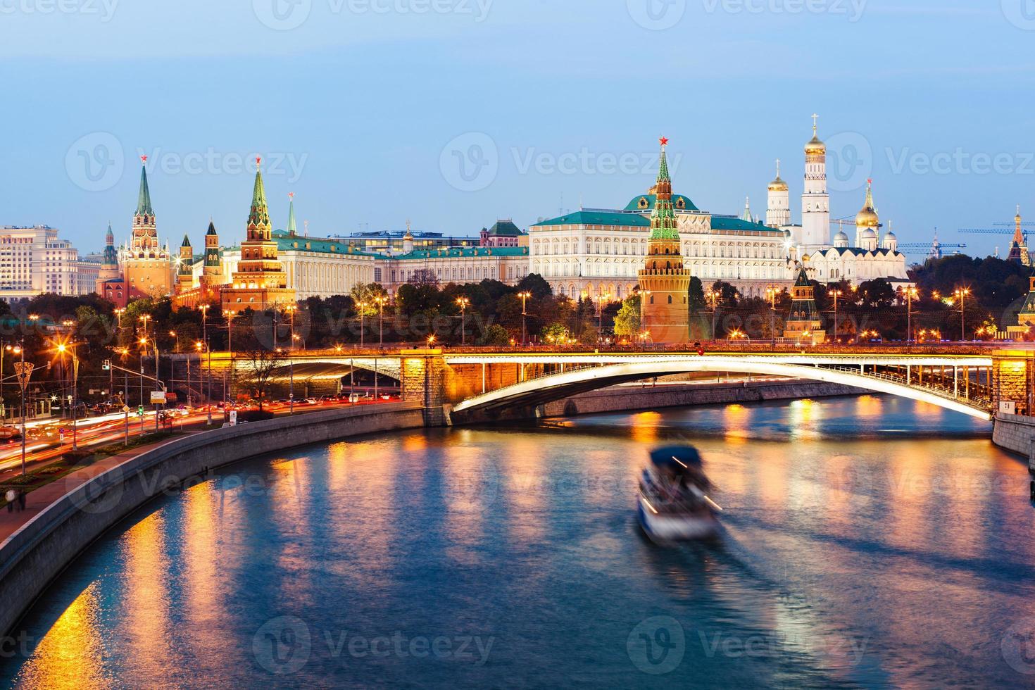 Moscovo kremlin ao pôr do sol foto