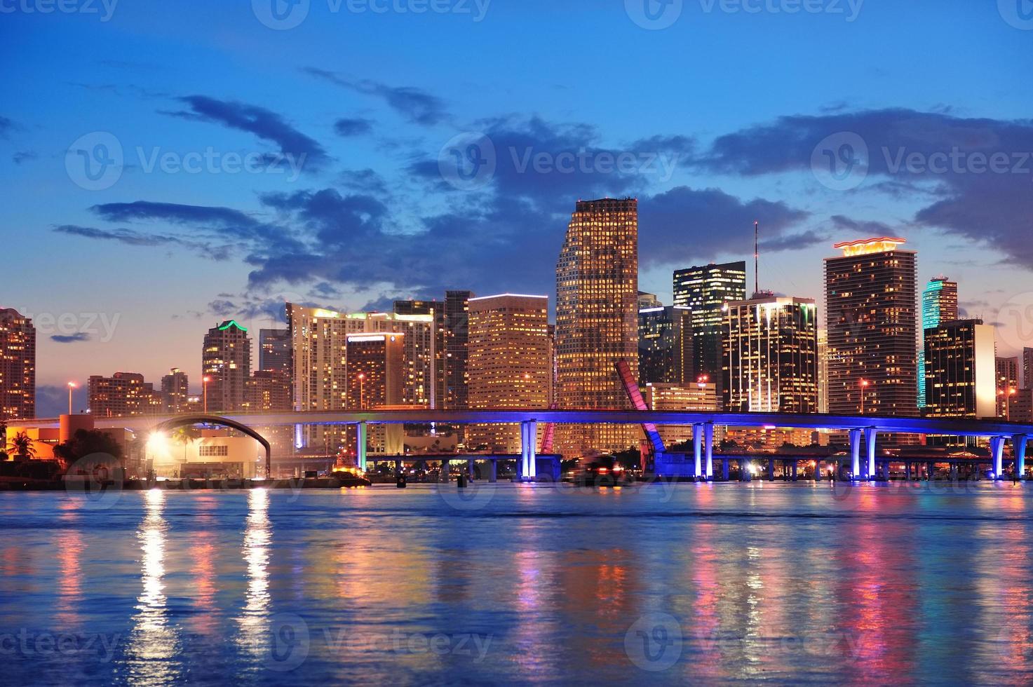 cena noturna de miami foto