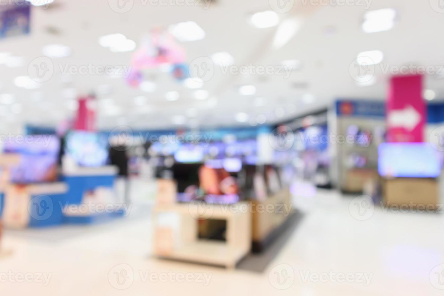 loja de departamentos eletrônicos mostra tv de televisão e eletrodomésticos com fundo desfocado luz bokeh foto