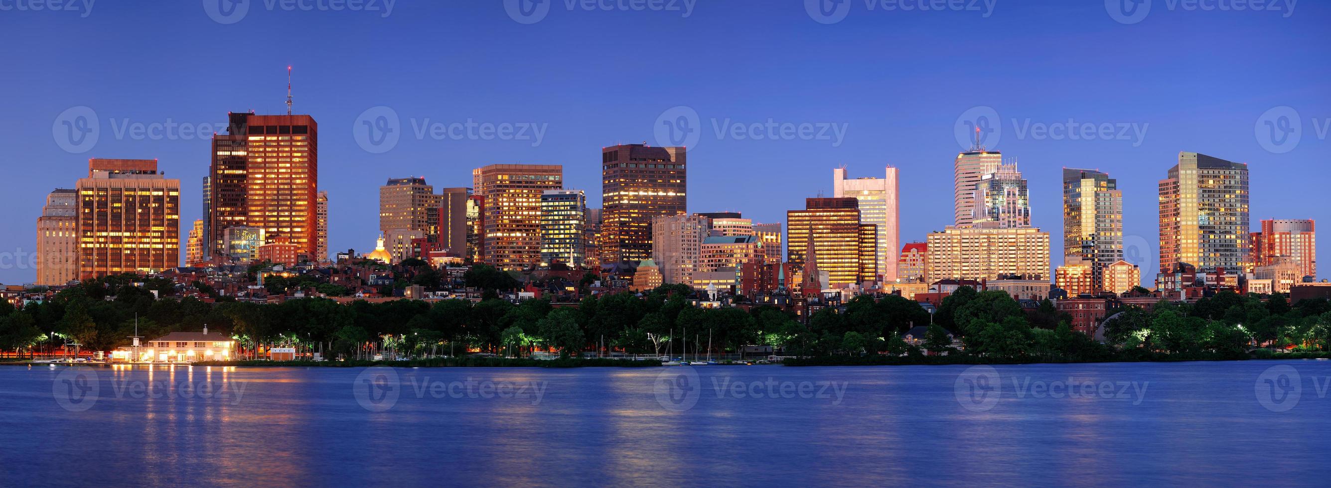 panorama da cena noturna de boston foto