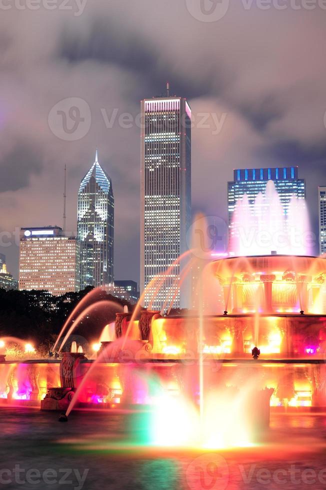 fonte de buckingham e horizonte urbano da cidade foto